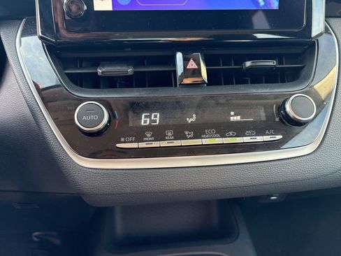 Used 2025 Toyota Corolla LE image 23