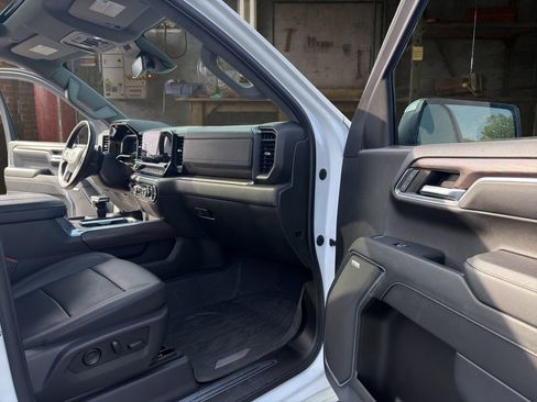 Certified 2023 GMC Sierra 1500 SLT w/ SLT Premium Plus Package image 17