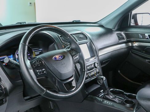 Used 2019 Ford Explorer XLT w/ Equipment Group 202A FWD image 22
