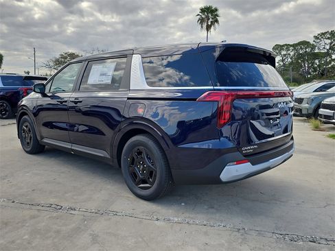 New 2026 Kia Carnival image 6
