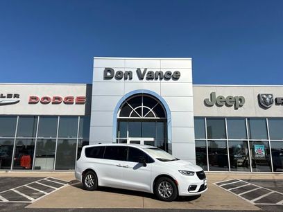 New 2026 Chrysler Pacifica Select