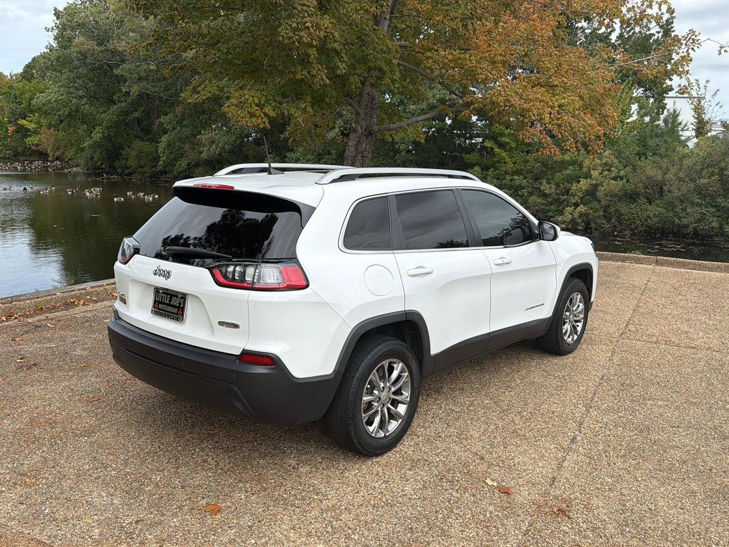 Used 2021 Jeep Cherokee Latitude Plus w/ Sun & Sound Group AWD/4WD image 5