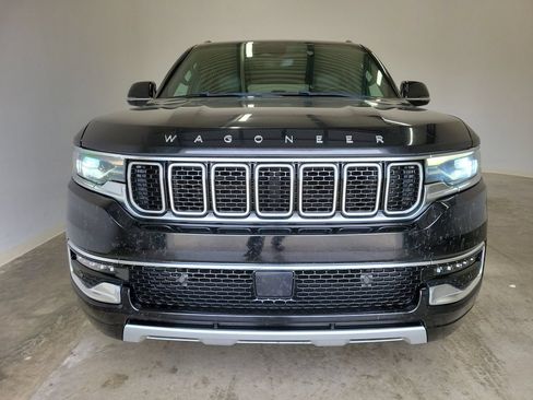 Used 2024 Jeep Wagoneer L Series II w/ Flexible Seating Group AWD/4WD image 2