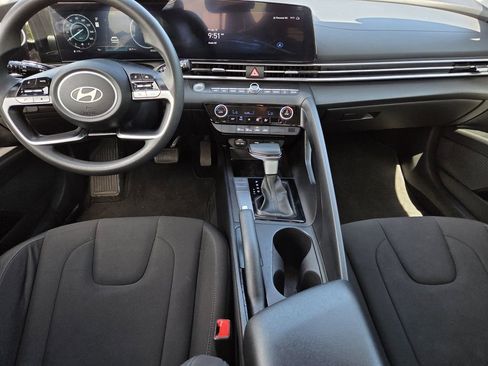 Used 2024 Hyundai Elantra SEL FWD image 8
