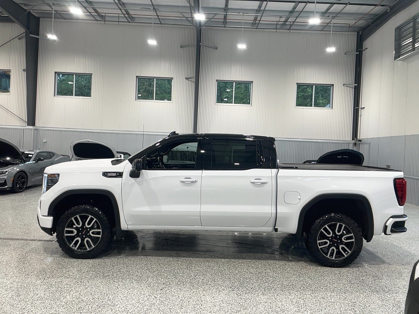 Used 2023 GMC Sierra 1500 AT4 w/ AT4 Premium Package AWD/4WD image 4