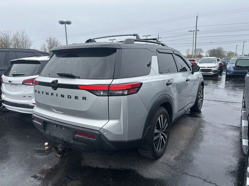 Used 2022 Nissan Pathfinder S AWD/4WD image 2