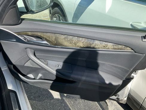 Used 2022 BMW 530e w/ M Sport Package image 27