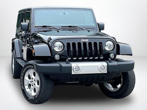 Used 2014 Jeep Wrangler Unlimited Sahara AWD/4WD image 3