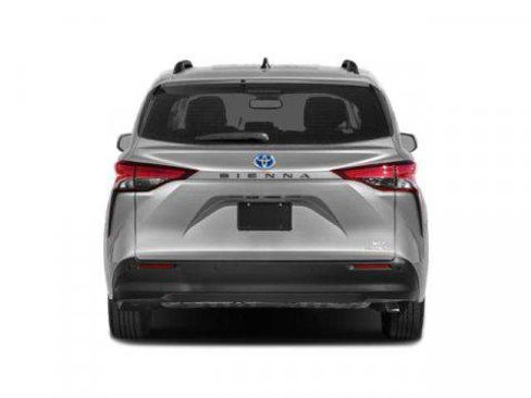 Certified 2024 Toyota Sienna XLE image 5
