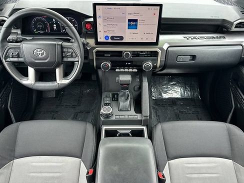 Certified 2025 Toyota Tacoma TRD Off-Road AWD/4WD image 17