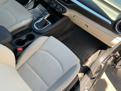 Used 2022 Kia Forte LXS FWD image 32