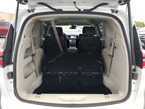 Used 2022 Chrysler Pacifica Touring-L FWD image 30