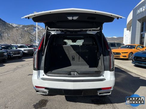 Used 2024 Cadillac Escalade Premium Luxury image 11