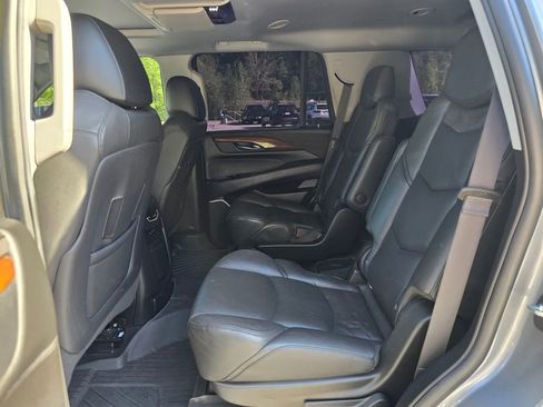 Used 2020 Cadillac Escalade Premium Luxury AWD/4WD image 13