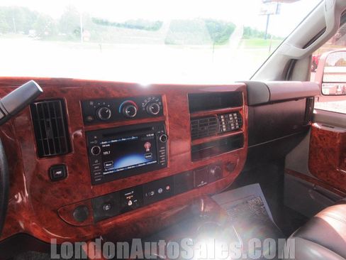 Used 2018 Chevrolet Express 2500 Extended w/ Enhanced Convenience Package image 12