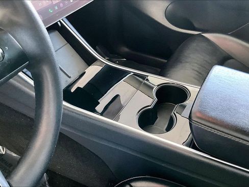 Used 2021 Tesla Model Y Long Range image 18