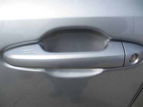 Used 2016 Toyota Highlander XLE image 12