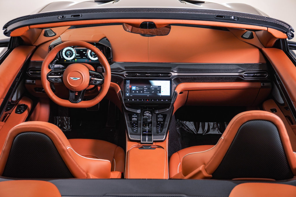 Used 2026 Aston Martin Vanquish Convertible RWD image 23