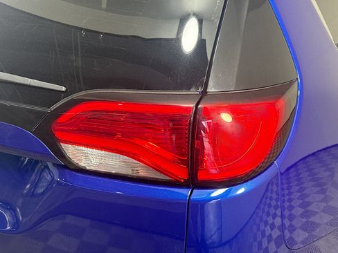 Used 2018 Chrysler Pacifica Touring-L FWD image 32