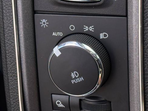 Used 2018 RAM 1500 Express AWD/4WD image 17
