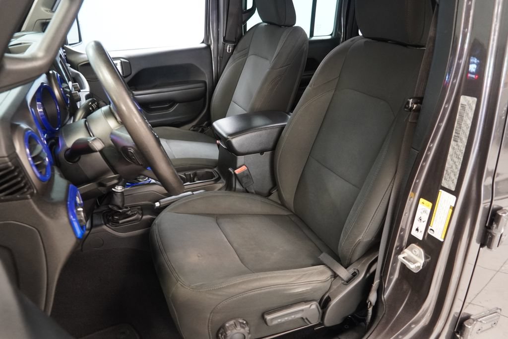 Used 2018 Jeep Wrangler Unlimited Sport AWD/4WD image 3