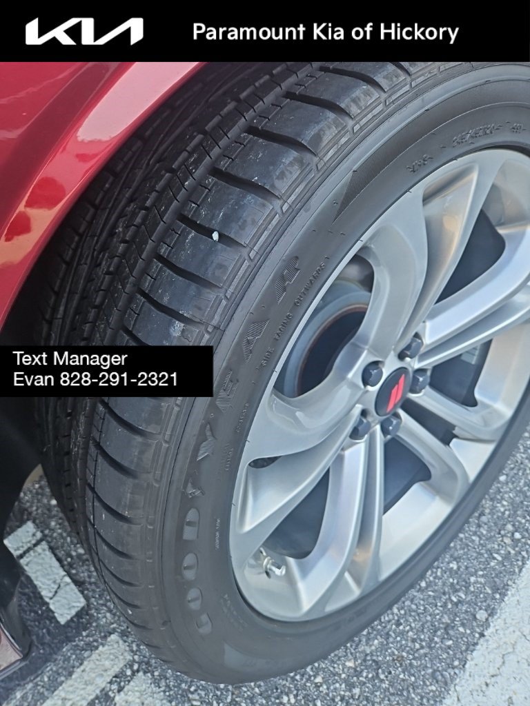 Used 2022 Dodge Challenger R/T w/ Driver Convenience Group RWD image 13