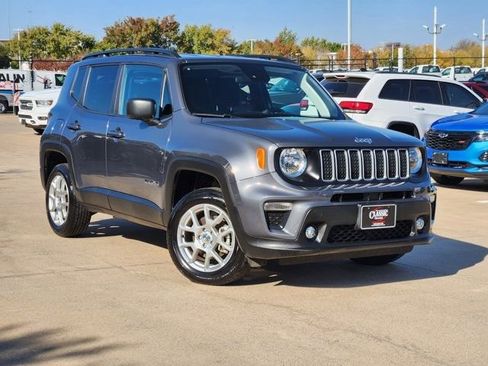 Used 2022 Jeep Renegade Latitude image 2