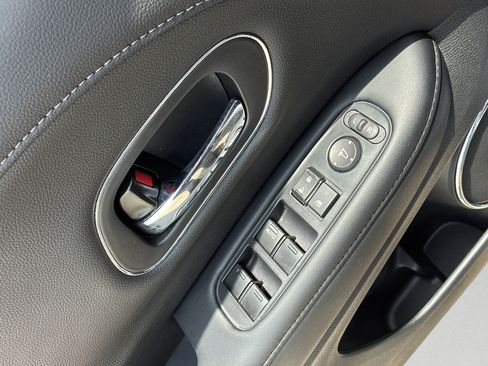 Used 2022 Honda HR-V EX-L image 12