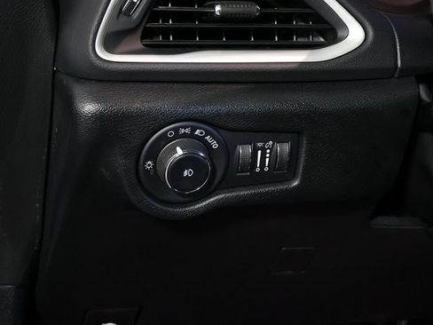 Used 2026 Chrysler Pacifica Select FWD image 26