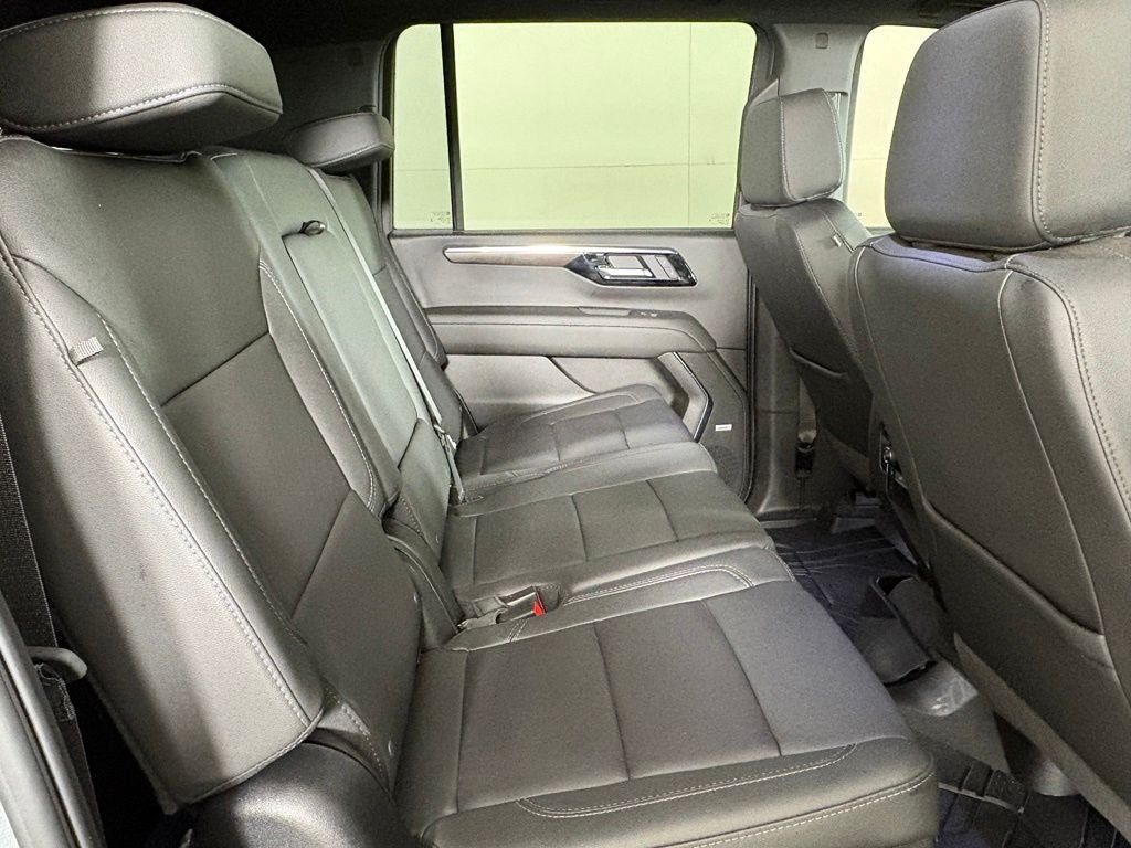 Used 2026 Chevrolet Suburban Z71 w/ Comfort Package AWD/4WD image 17