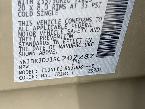 Certified 2025 Nissan Pathfinder Platinum w/ Cargo Package AWD/4WD image 30