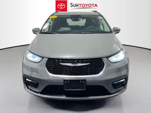 Used 2022 Chrysler Pacifica Touring-L image 7