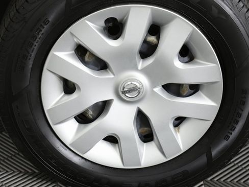 Used 2019 Nissan Rogue Sport S image 9