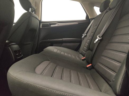 Used 2020 Ford Fusion SE FWD image 18