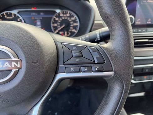 Used 2024 Nissan Altima 2.5 SV FWD image 24