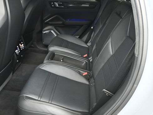 Certified 2022 Porsche Cayenne Turbo GT AWD/4WD image 7