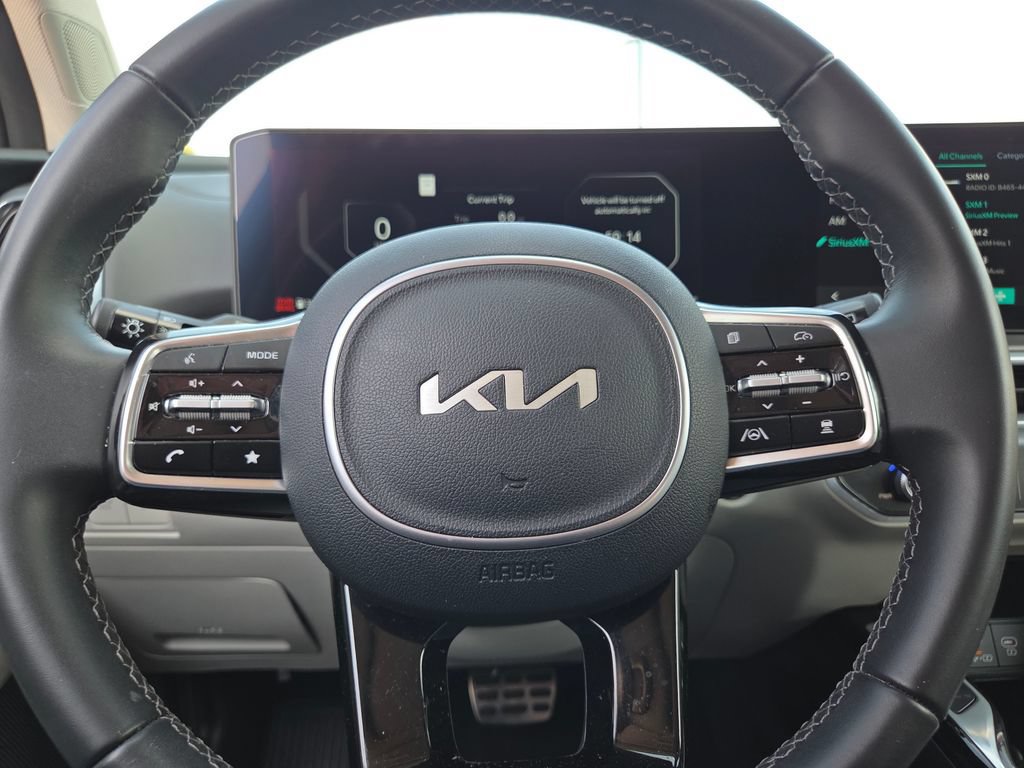 Used 2025 Kia Sorento SX AWD/4WD image 35
