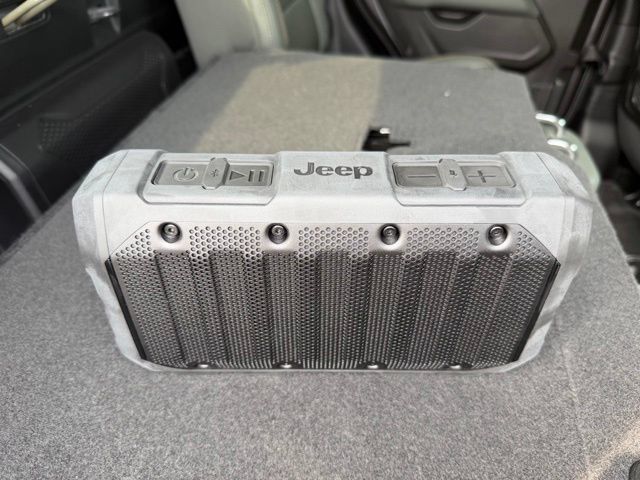 Used 2024 Jeep Gladiator Mojave AWD/4WD image 26