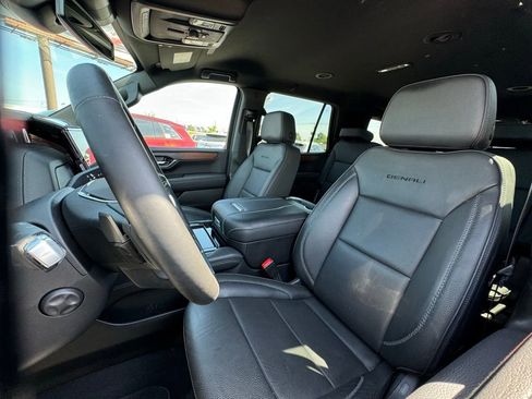 Used 2025 GMC Yukon Denali RWD image 15