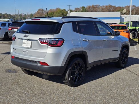 New 2026 Jeep Compass Latitude image 8