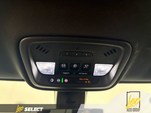 Used 2022 Chevrolet Traverse Premier w/ Redline Edition FWD image 22