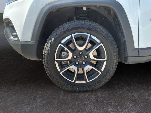 Used 2025 Jeep Compass Trailhawk AWD/4WD image 9