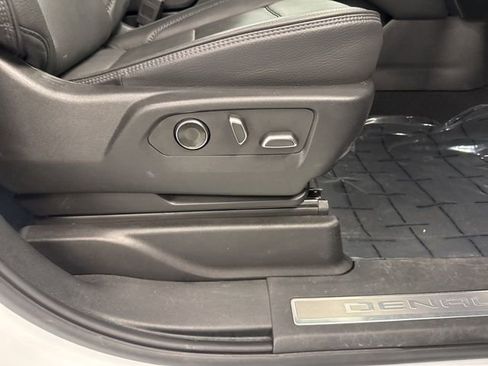 Used 2025 GMC Yukon Denali image 28
