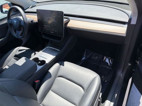 Used 2025 Tesla Model Y Long Range AWD/4WD image 12
