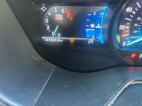 Used 2019 Ford Fusion SE w/ Equipment Group 151A FWD image 11