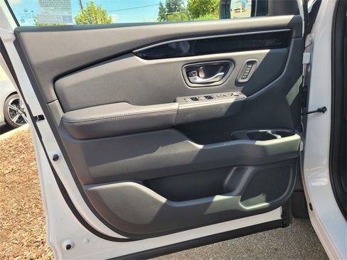 New 2025 Honda Pilot Touring image 7