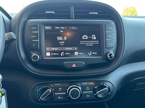 Used 2025 Kia Soul LX w/ LX Technology Package FWD image 16