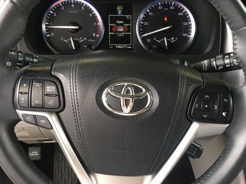 Used 2016 Toyota Highlander Limited FWD image 27