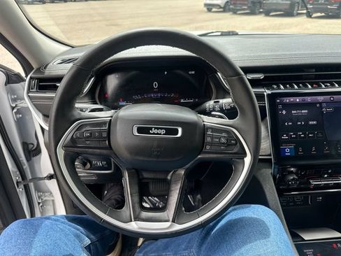 Used 2023 Jeep Grand Cherokee L Limited w/ Black Appearance Package AWD/4WD image 37
