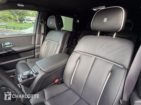Used 2023 Rolls-Royce Phantom Extended Wheelbase RWD image 3